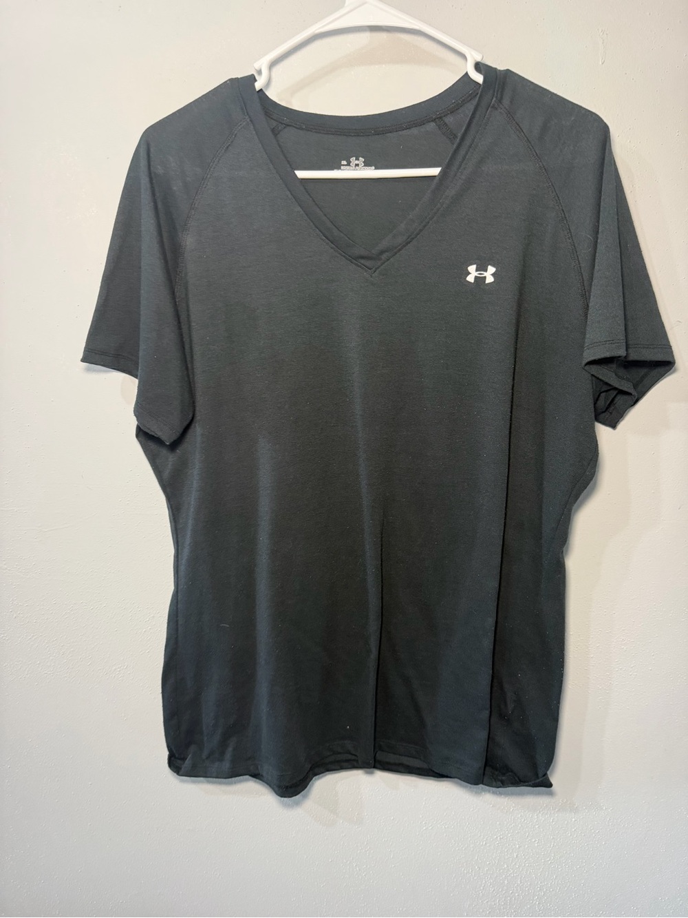under armour Heat Gear v- neck t shirt Black Athletic Women’s XL